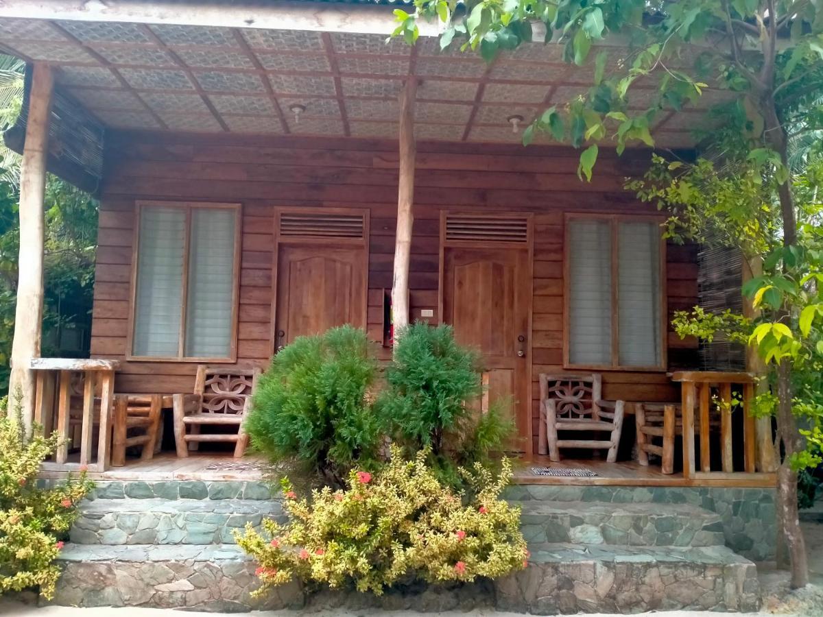 Jjs Backpackers Village *