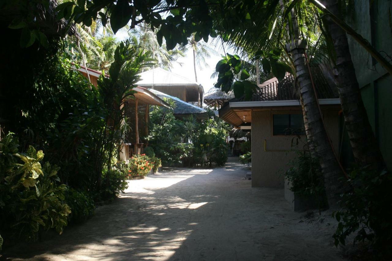 Jjs Backpackers Village *